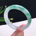 Ice-like Highest-Ranking Imperial Concubine Oval Floating Flowers Jade Bracelet